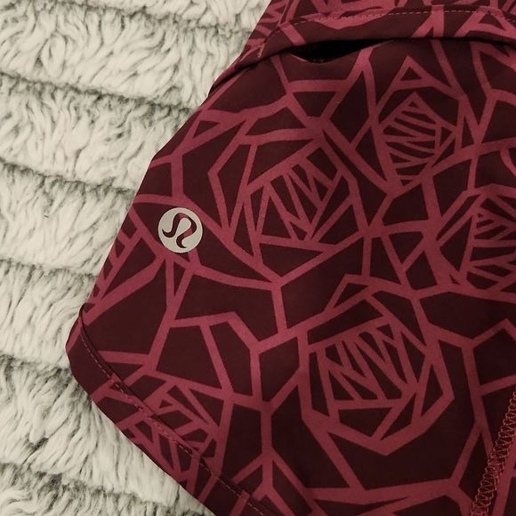 Lululemon Speed Short *4-way Stretch 2.5"Posey Red Grape Bordeaux Drama sz 8! - Picture 8 of 13